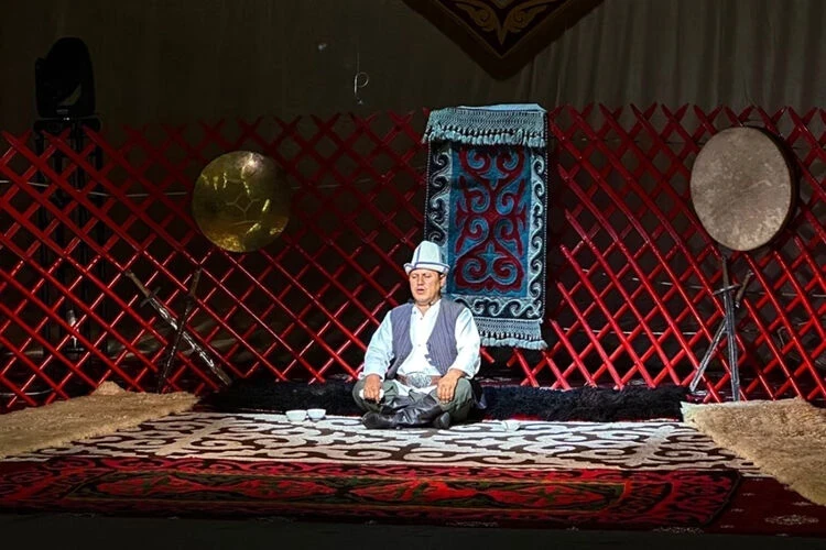 Скандал вокруг конкурса «Жаратман манасчы»: что произошло в театре «Манас»