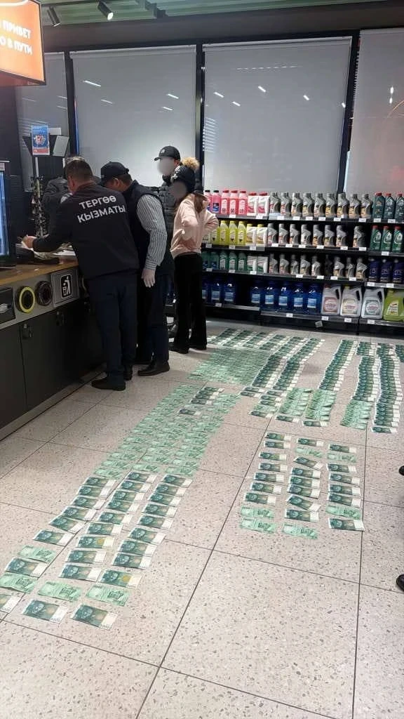 Лжемилиционеры шантажом вымогали у мужчины $100 тысяч