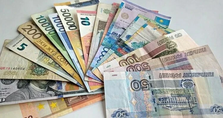 Рубль и тенге продолжают дорожать, доллар дешевеет. Курс валют на 30 декабря