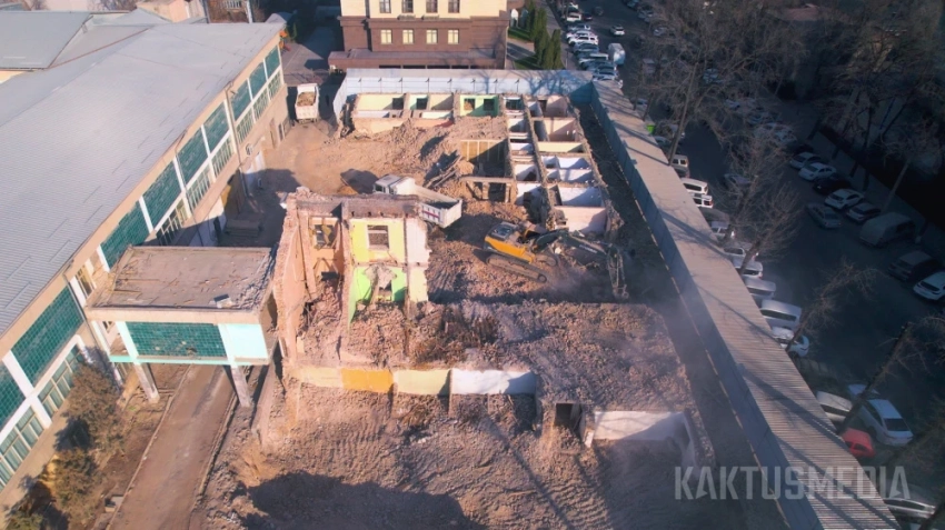 Теперь это история. Здание музучилища им. Куренкеева почти снесли