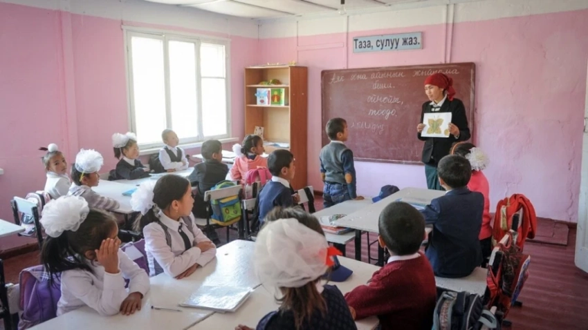 «Выгнать 20% учителей». Профсоюзы Кыргызстана обратились к президенту