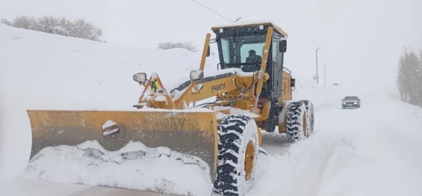 На Тоо-Ашуу снова ввели ограничения для проезда большегрузов