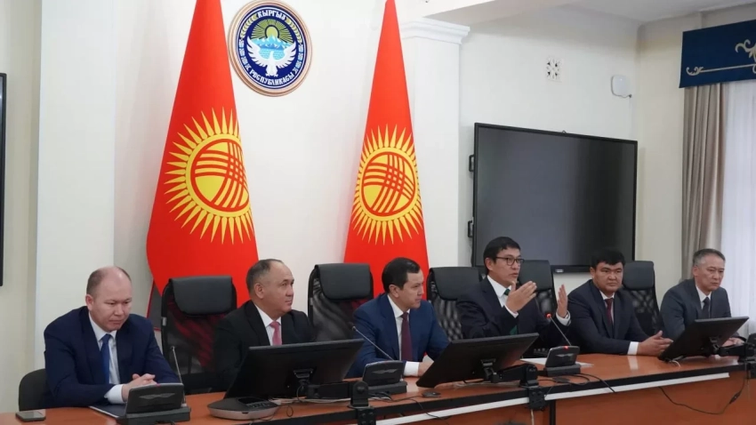 Коллективу Минздрава КР представили новых заместителей министра