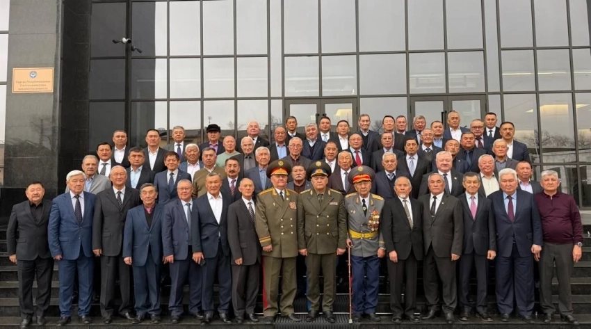 Камчыбек Ташиев впервые собрал генералов силовых структур в штаб-квартире ГКНБ