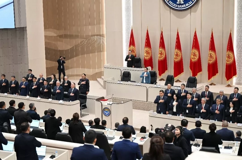 В Жогорку Кенеше созданы депутатские группы