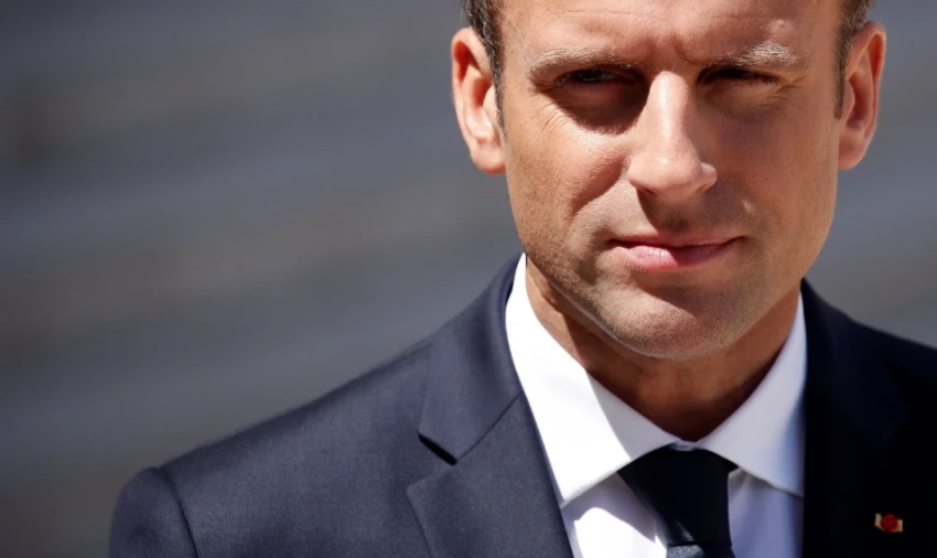 Президент Макрон, возможно, свергнут… В соцсетях стал вирусным созданный ИИ фейковый репортаж о захвате власти в Париже