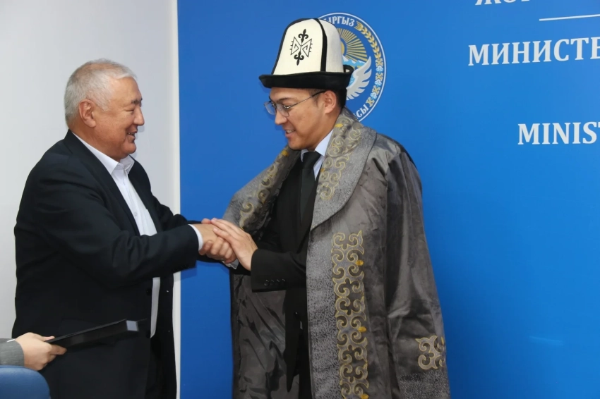 Коллектив Министерства науки проводил Бактияра Орозова