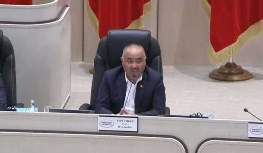 Спикер ЖК грозится урезать заработные платы депутатов за неявку на работу