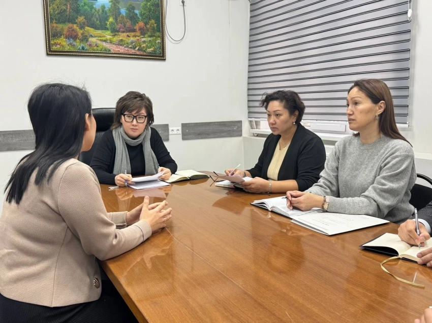 Омбудсмену Кыргызстана пожаловались на бывшего чиновника-многоженца