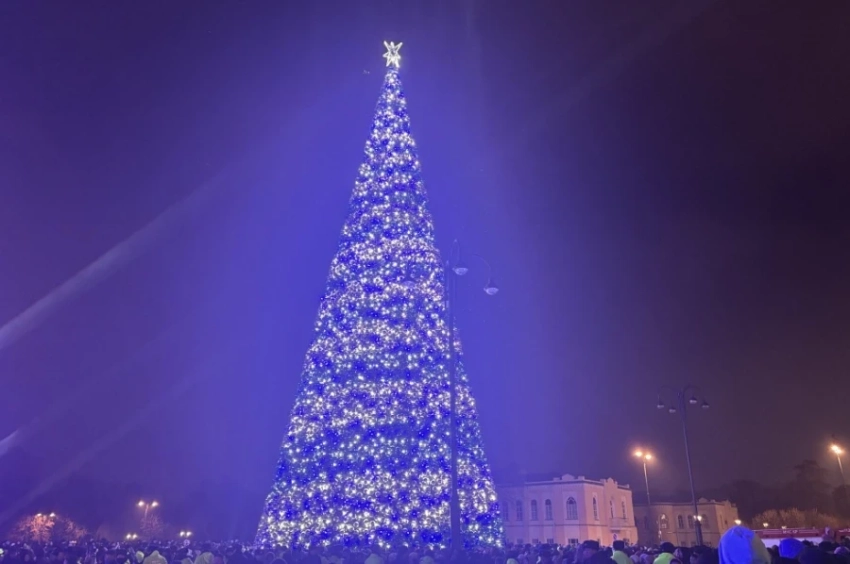 Елка на площади Ала-Тоо обошлась Бишкеку в 2 млн сомов