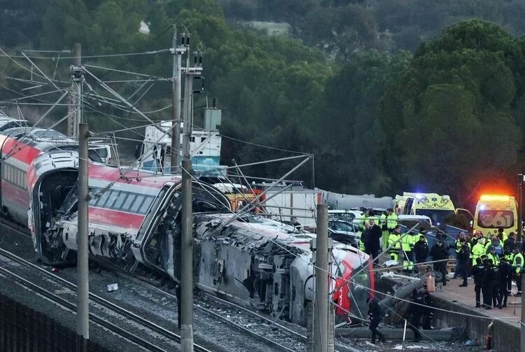 Погибших и раненых кыргызстанцев в железнодорожной аварии в Испании нет — МИД