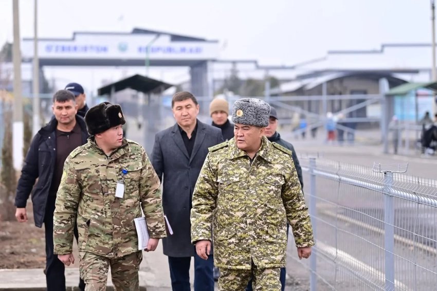 Глава ГКНБ проверил погранпункт «Бек-Абад» и заявил о необходимости ремонта
