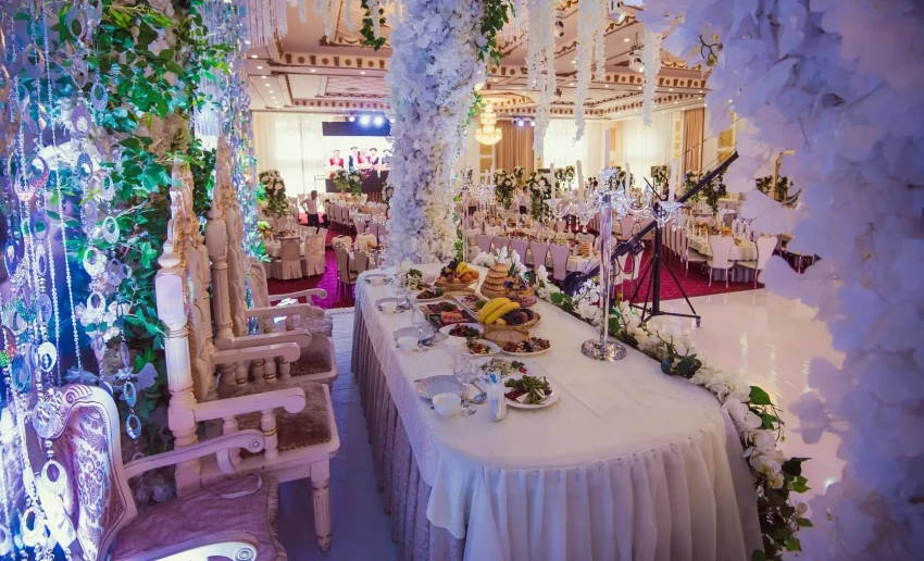 Свадьбы до 200 гостей и без долгов: в Кыргызстане предлагают новый порядок торжеств