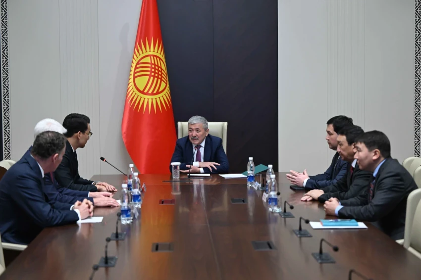 Делегатов Международной федерации хоккея наградили Почетными грамотами кабмина