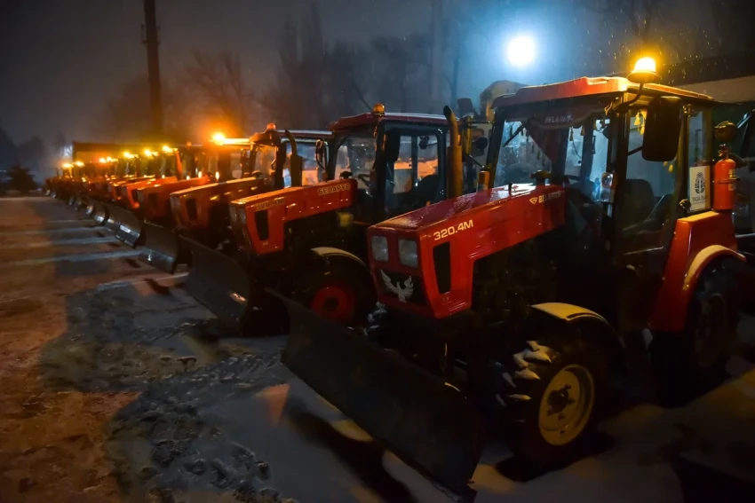 «Тазалык» ночью приступил к расчистке улиц Бишкека от снега