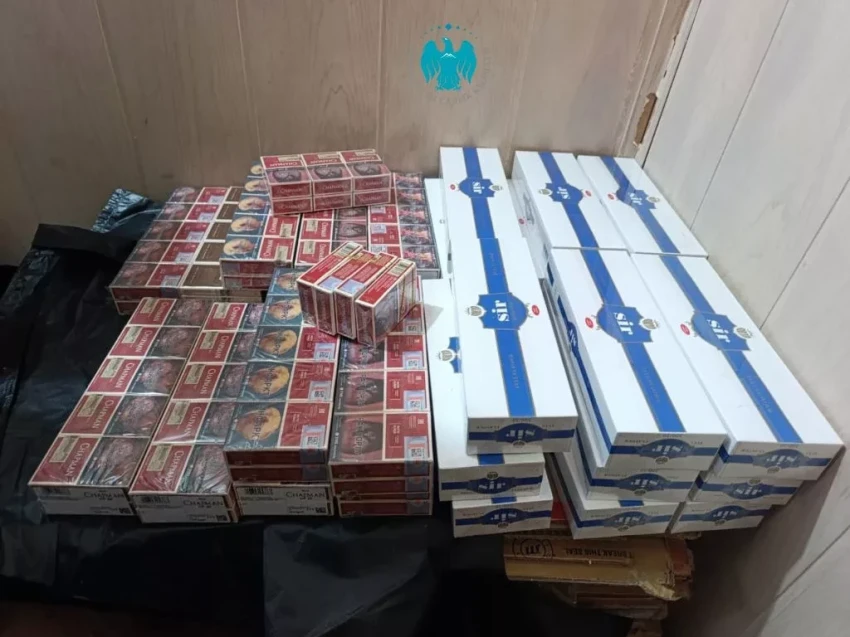 В центральном рынке Манаса налоговики выявили более 6 тыс. контрабандных сигарет