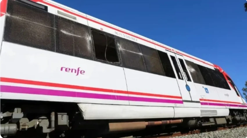 Четвёртая за неделю авария на железной дороге в Испании: поезд столкнулся с краном