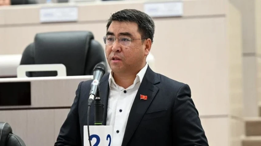 Жанар Акаев позвал депутатов в комиссию по реабилитации репрессированных в 1918-1953 годах