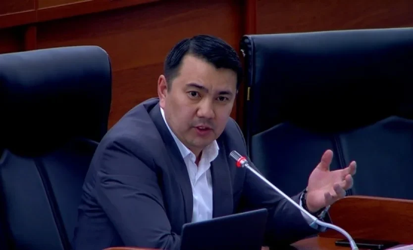 На пост спикера две депутатские группы выдвинули кандидатуру Марлена Маматалиева