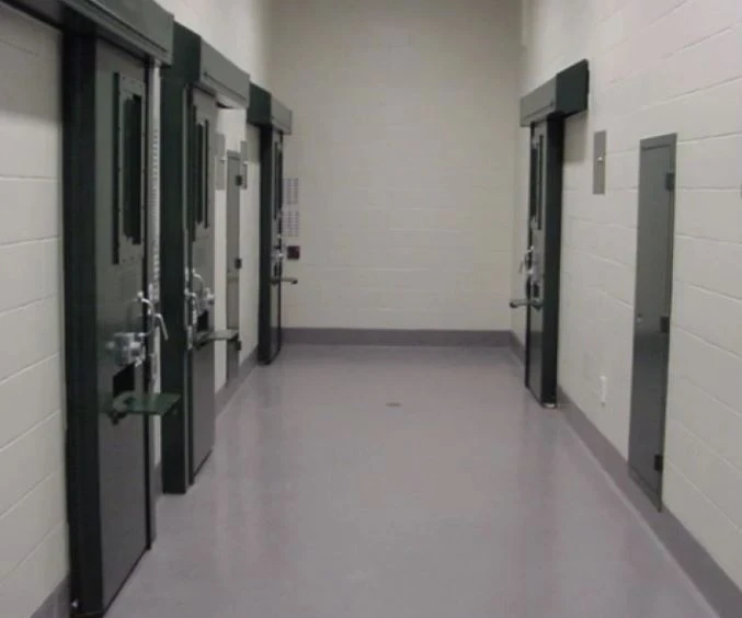 Консульство КР встретилось с задержанным в США кыргызстанцем