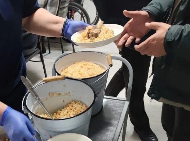 Хотите забыть о стрессе? Берите пример с торговцев с ярмарки в Бишкеке