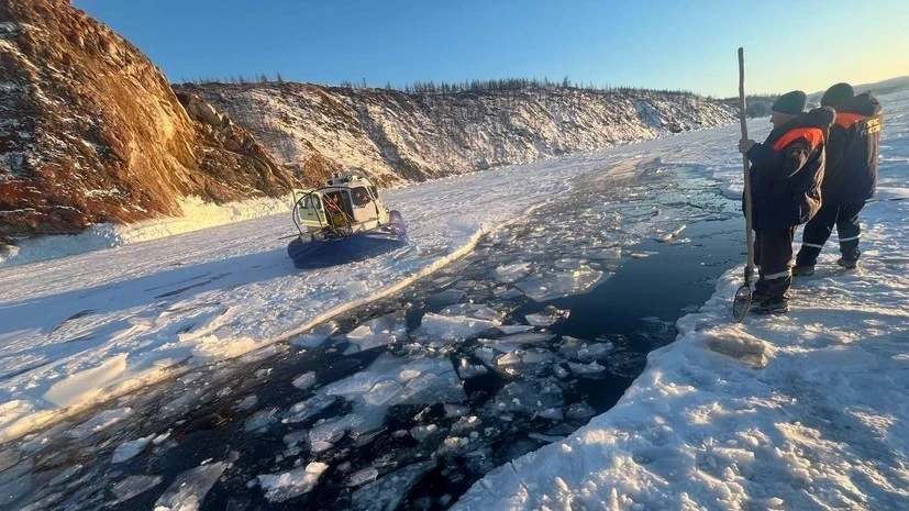 Автомобиль с группой китайских туристов утонул в Байкале: семь человек погибли