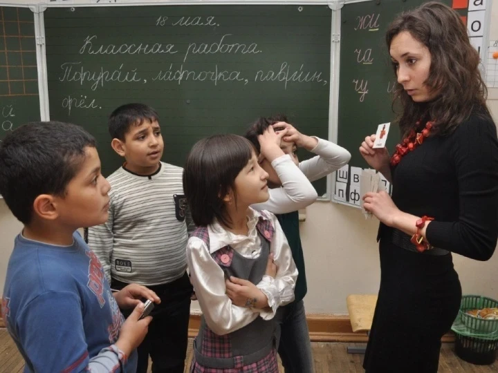 В России обсуждают введение "налога" на детей мигрантов