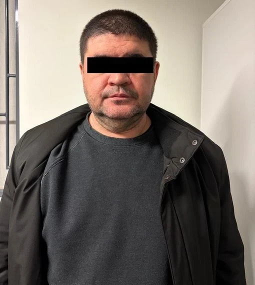 Сотруднику ГКНБ пытались дать взятку слитками золота