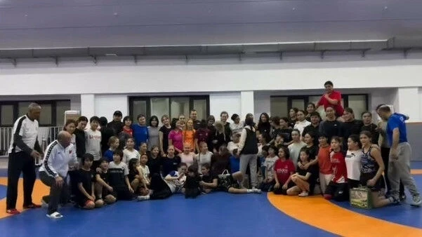 Международные сборы женских команд по борьбе проходят в Бишкеке