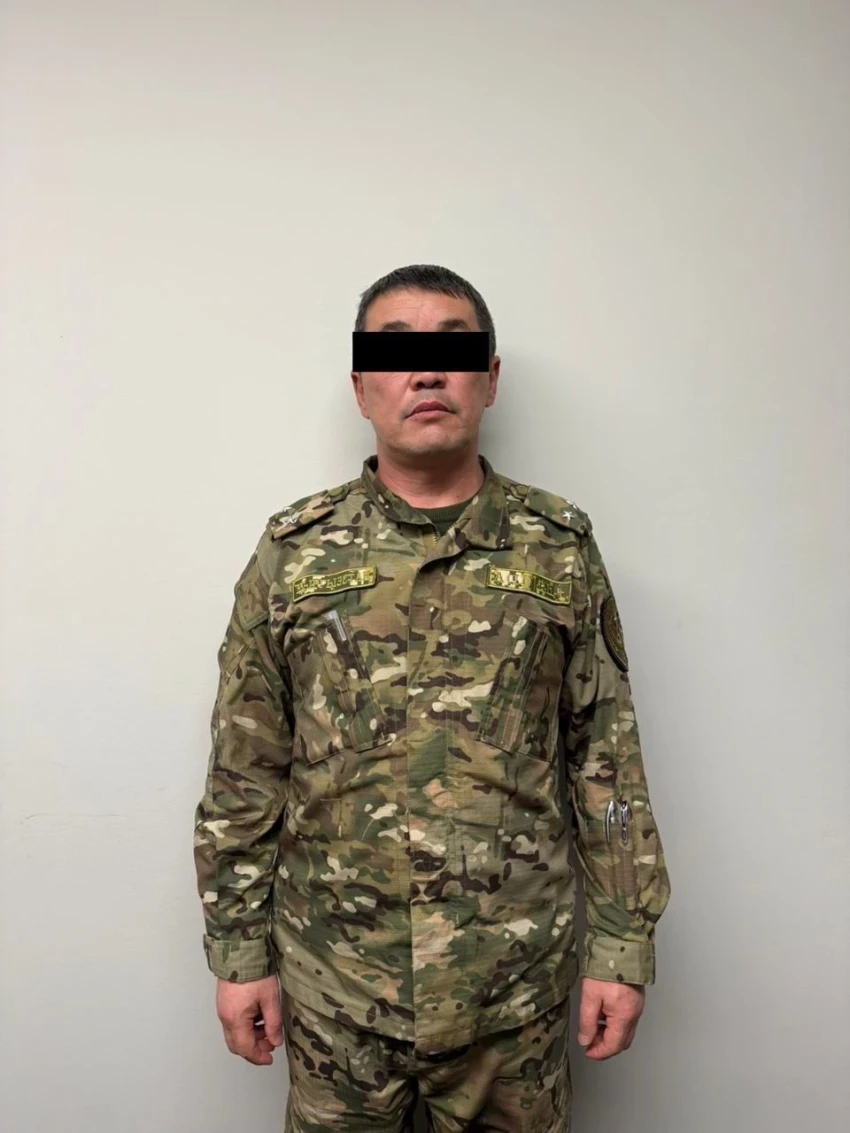 ГКНБ задержал сотрудника колонии и милиционера