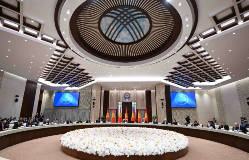 Садыр Жапаров объявил строгие выговоры Таалайбеку Ибраеву и Равшану Сабирову