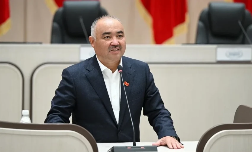 Спикер парламента сложил свои полномочия по собственному желанию