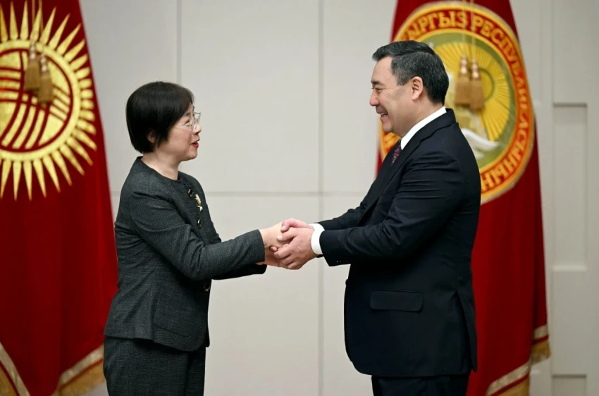 Жапаров обсудил с главой АБИИ Камбар-Ату-1 и железную дорогу КНР — КР — РУз