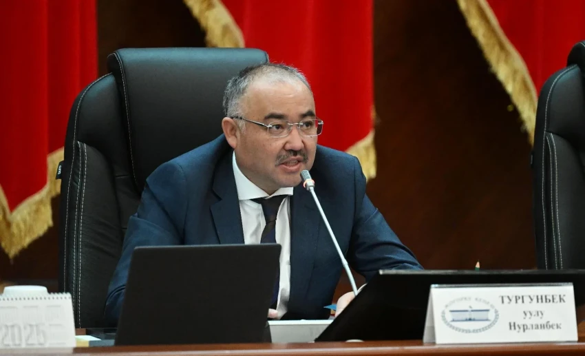 Депутат Нурланбек Тургунбек уулу досрочно сдал мандат