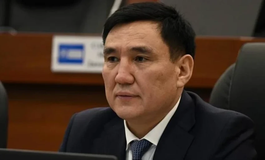 Депутат Таалайбек Сарыбашов принес присягу