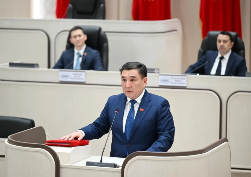 Таалайбек Сарыбашов принес присягу в Жогорку Кенеше