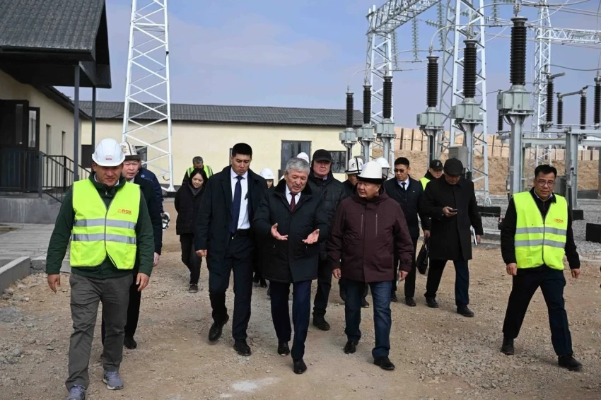 Главе кабмина продемонстрировали проекты солнечной энергетики на Иссык-Куле