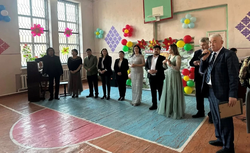 Артисты театра оперы и балета дали концерт для школьников Московского района