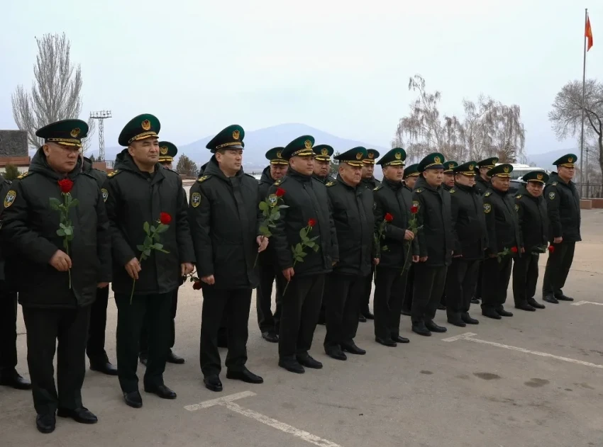 В «Ата-Бейите» почтили память павших военнослужащих-пограничников
