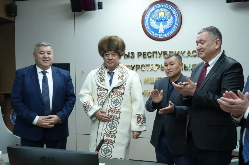 С Бакытом Торобаевым попрощались, присвоив ему «Отличника сельского хозяйства»