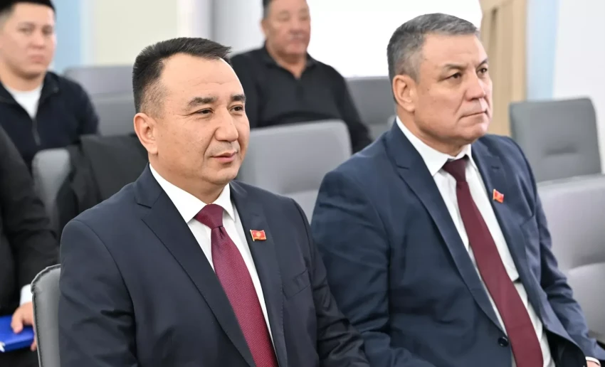 Депутаты Нышанов и Дуйшенбиев принесли присягу в Жогорку Кенеше