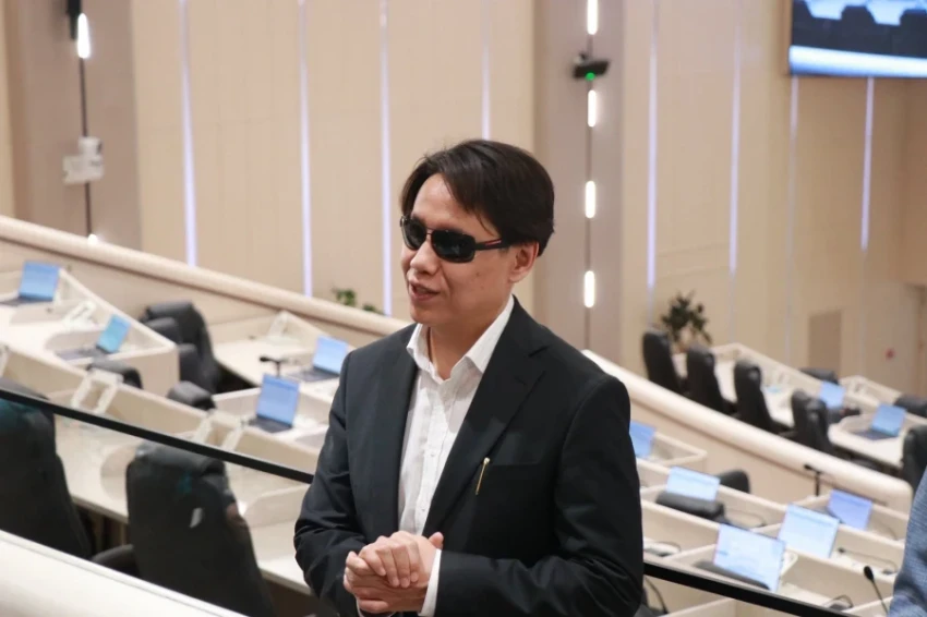 Дастан Бекешев заявил, что многие дети жалуются на школьную форму