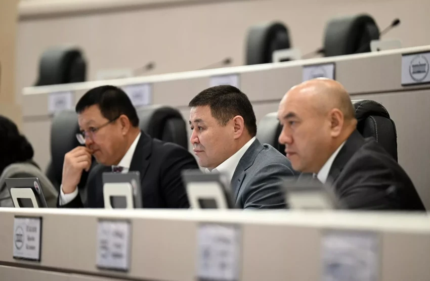 Парламент Кыргызстана в первом чтении одобрил закон об изменения статуса пунктов пропуска с Казахстаном