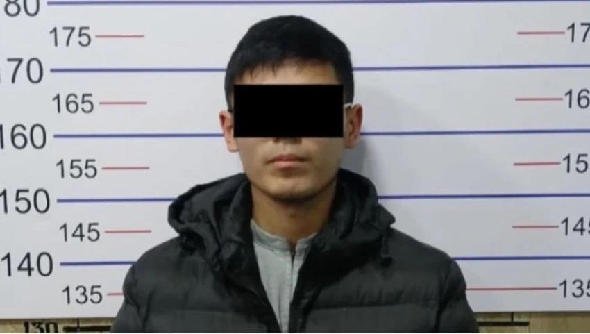 В Бишкеке мужчина продал 11 банковских карт однокурсников