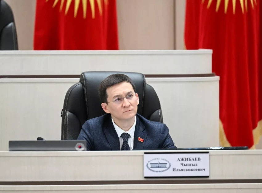 Чынгыз Ажибаев сложил полномочия первого заместителя спикера Жогорку Кенеша