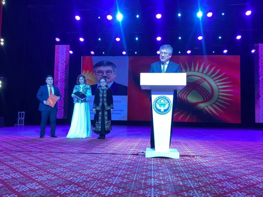 Основа нации и сердце семьи. В КР отметили вклад женщин в науку, культуру и управление