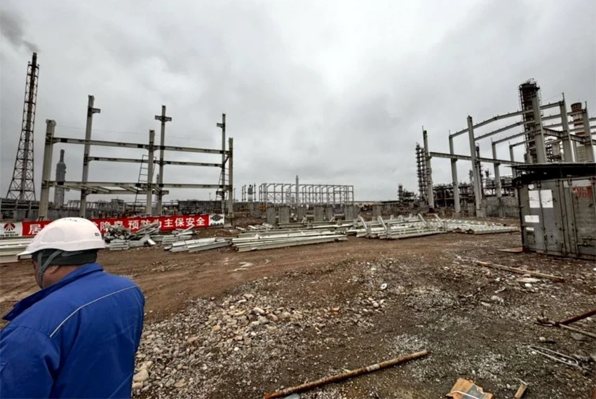 Ход модернизации нефтеперерабатывающего завода в Кара-Балте проверили чиновники