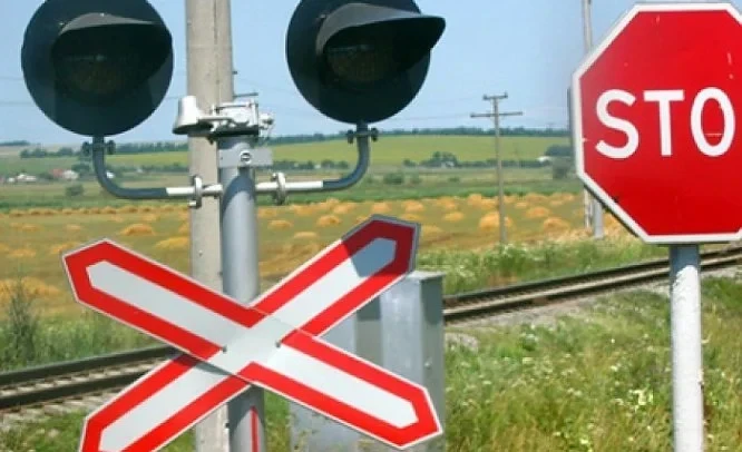 Неохраняемый железнодорожный переезд в селе Кызыл-Октябрь временно закроют