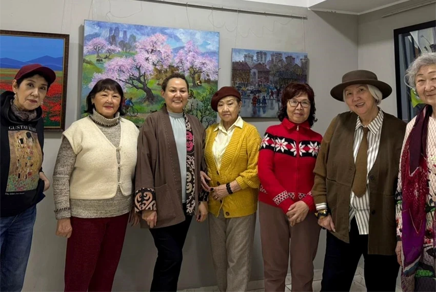 В Бишкеке проходит выставка кыргызских художниц «Тоолордун кыздары»