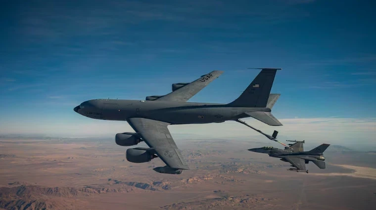 Американский самолет-заправщик KC-135 разбился на западе Ирака